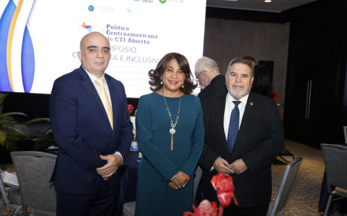 Dra. Ángela Laguna Caicedo Rectora de la UTP participó del Simposio CTI Abierta e Inclusiva, redefiniendo la producción y el intercambio de conocimiento