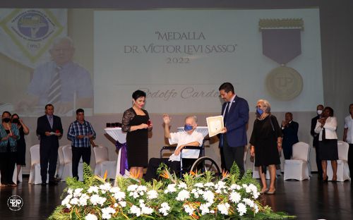 UTP entrega Medalla Dr. Víctor Levi Sasso Colaboradores con más de 30 años de servicio en la UTP