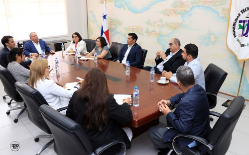 La UTP recibe visita de la Embajada de los Estados Unidos en Panamá