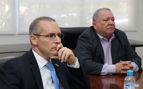 Rector de la UTP recibe visita del Embajador de Israel en Panamá, S. E. Itai Bardov.