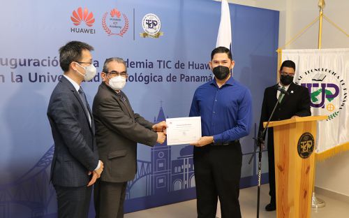 UTP y Huawei inauguran academia TIC.