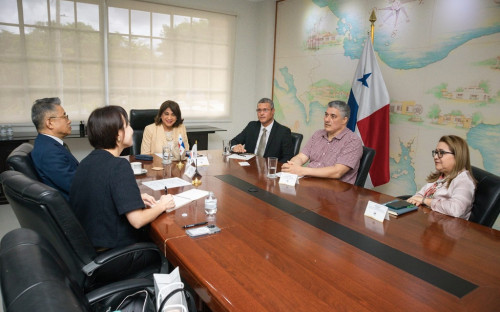 UTP recibe visita del Embajador de Corea del Sur