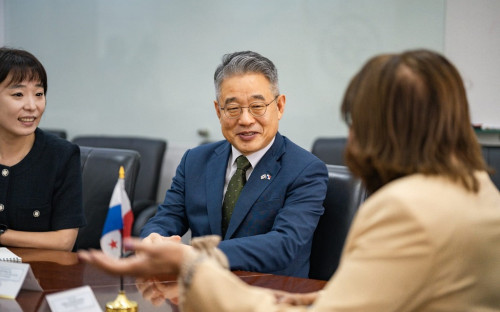 UTP recibe visita del Embajador de Corea del Sur
