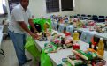 Personal del Centro Regional de Bocas del Toro, junto a bolsas que se donaron.