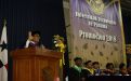 El Rector de la UTP hace el juramento a los graduandos.
