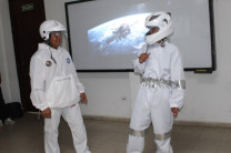 Dramatización de estudiantes de Ciberseguridad A Space Emergency