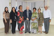 Autoridades de la UTP y del Centro Familiar Afro Santeño (CEFAS) junto a la Doctora Shirley Campbell Barr.