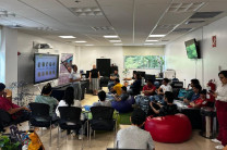 Estudiantes de la Facultad de Ingeniería Civil en el Taller de Creatividad e Innovación.