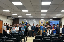 Autoridades docentes y Estudiantes participan de la Conferencia Internacional del Dr. Montes.