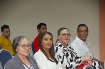 sustentación teórica de su tesis ante el jurado y familiares presentes.