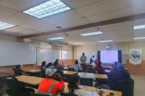 Participantes atentos al taller sobre climatización de espacios de trabajo en la UTP Sede Azuero. Participantes atentos al taller sobre climatización de espacios de trabajo en la UTP Sede Azuero.