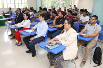 Autoridades y docentes de la FISC.