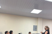 Emprendedores interesados reciben información sobre la Convocatoria.