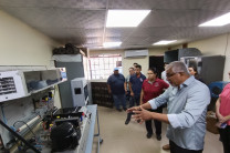 El Dr. Marcelo Coronado exponiendo sobre contaminación en espacios cerrados durante la capacitación. El Dr. Marcelo Coronado exponiendo sobre contaminación en espacios cerrados durante la capacitación.