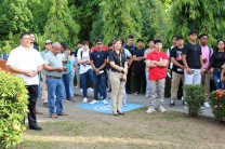 Estudiantes, docentes y administrativos que asistieron al acto.