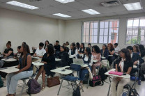 Donación al Asilo Bolívar-Estudiantes de la Carrera de Licenciatura en Comunicación Ejecutiva Bilingüe UTP, FCT, Universidad Tecnológica de Panamá, Facultad de Ciencias y Tecnología, Licenciatura en Comunicación Ejecutiva Bilingüe