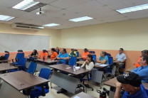 Personal de UTP Azuero atento a la presentación introductoria sobre sostenibilidad y Bocashi. Personal de UTP Azuero atento a la presentación introductoria sobre sostenibilidad y Bocashi.