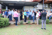 Administrativos y Docentes presente en la entrega