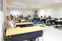Docentes, investigadores, estudiantes e invitados en la presentación de la guía.