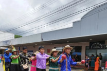 Los Estudiantes del Programa Hacia la U, presentaron diferentes bailes de la cultura Ngäbe.