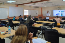 Personal administrativo participando activamente en actividades de integración.
