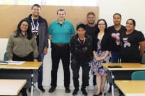 Dr. Carlos Zapata con estudiantes de la maestría.