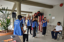Estudiantes presentaron diferentes puntos artísticos a los residentes del Centro de Atención.