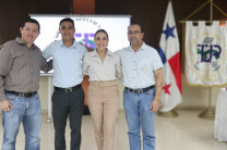 Ing. Francisco Canto, Ing. José Muñoz, Dra. Yessica Saéz y el estudiante Rubén Mendoza.