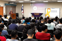 Dra. Lineth Alaín de Meier, le correspondió dar las palabras de bienvenida a los estudiantes. 