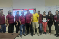 Personal de Servicios Generales participa activamente en las actividades del seminario-taller, promoviendo el aprendizaje colaborativo.