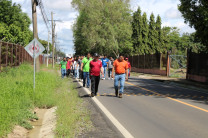 Los participantes dirigiéndose al punto de encuentro