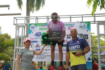 Entrega de premios a los ganadores.