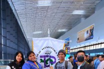 Los estudiantes del Centro Regional de Chiriquí en el aeropuerto de Tocumen.
