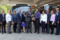 Autoridades de la UTP que participaron en la entrega de autobuses.