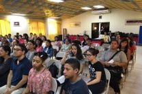 Más de 20 estudiantes panameños UTP participan en la sesión informativa. 