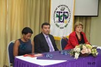Autoridades de la UTP, Stratego y Unicef Panamá. 