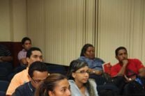 Estudiantes de la FIC participan en seminario. 