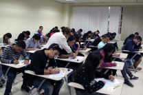 Estudiantes realizando la prueba.