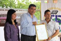 Rector de la UTP, Dr, Oscar Ramírez, recibe reconocimiento.