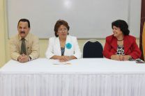 Lcdo. Abdiel Saavedra, Ing. Esmeralda Hernández, Licda. Luisa de Wilson.