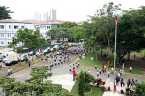Panorámica del desfile por el Campus Dr. Víctor Levi Sasso.
