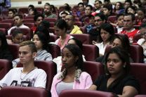 Ministro del MEF participa en conversatorio con los estudiantes de la UTP.