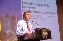 Ministro del MEF realiza conversatorio con los estudiantes de la UTP 