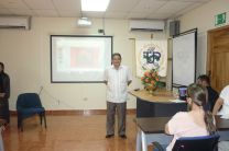 Director del Centro Regional de Veraguas da las palabras de bienvenida.