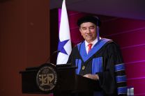 El Rector de la UTP durante su discurso a los graduandos.