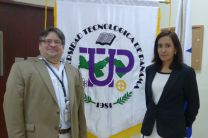 La Ing. Evidelia Gómez junto al Director de Tesis, Dr. Humberto Álvarez.