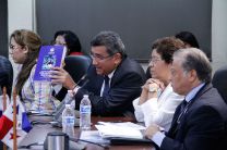 El Rector aprovechó para entregar el Catálogo de Publicaciones Científicas.