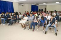 Público y padres de familia presente en acto de clausura de los curso de inglés en Aguadulce                                                                                         