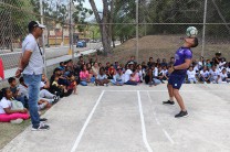 El colaborador de la UTP, Josué González, dictó una clínica de fútbol freestyle, a los niños que visitaron la UTP.