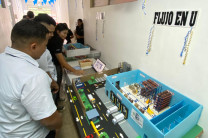Adicional a las maquetas, se presento un layout en el software Flexsim, sobre el recorrido simulado dentro de la distribución de planta